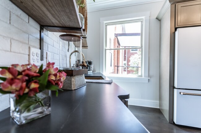 Building Photo - 101 N Rose St