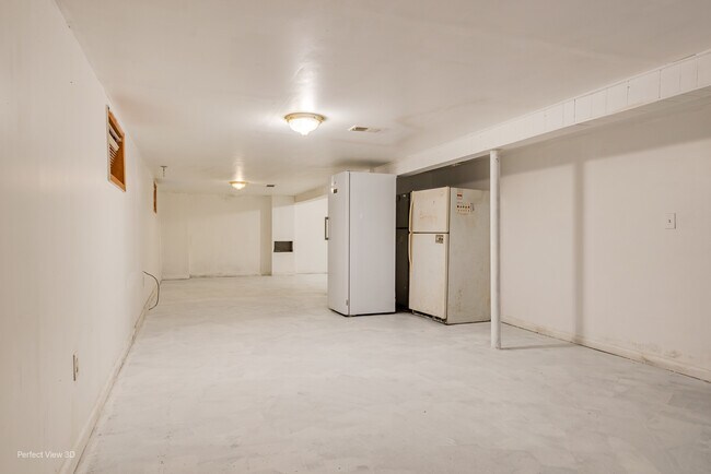 Building Photo - 2130 W 71st Pl