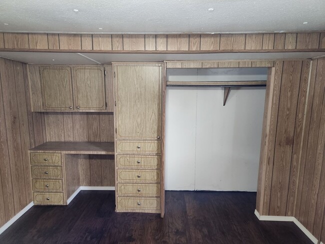 Building Photo - ***1 BD 1 BA Mobile Home Available in Namp...