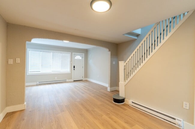 Building Photo - Newly rehabbed 3 bedroom