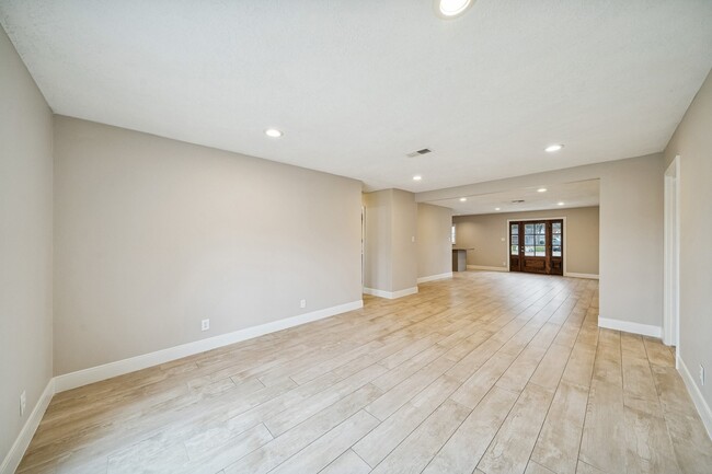 Building Photo - 9602 Lawngate Dr