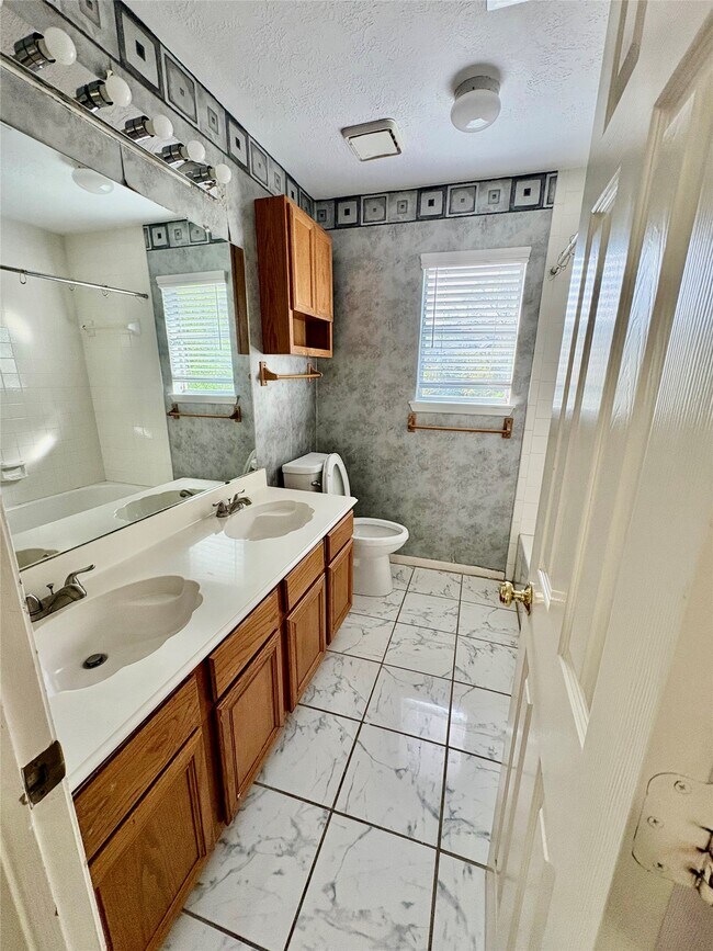 Building Photo - 6206 Paddle Wheel Dr