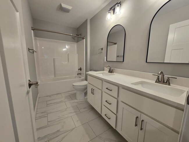 Building Photo - 6 Bedroom Home in Brookridge Estates