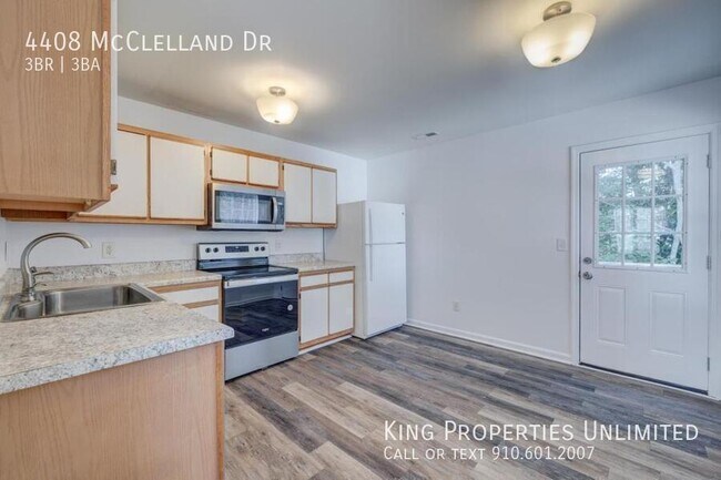 Building Photo - 4408 McClelland Dr