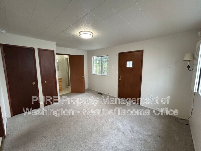 Building Photo - 3832 S Cushman Ave