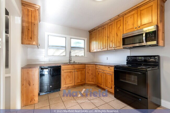 Building Photo - 2450 S 900 E