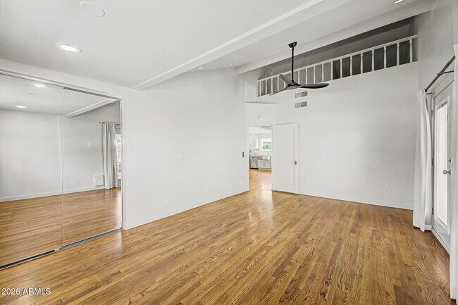Building Photo - 521 W Mariposa St