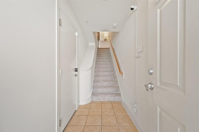 Building Photo - 8715 Meadowcroft Dr
