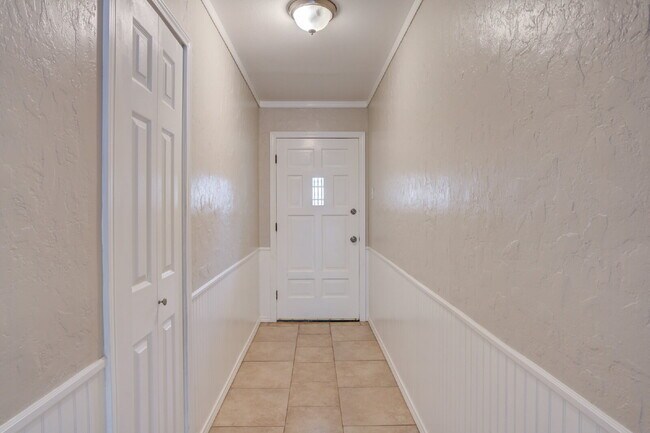 Building Photo - South Lubbock 4 bedroom 2 bath home