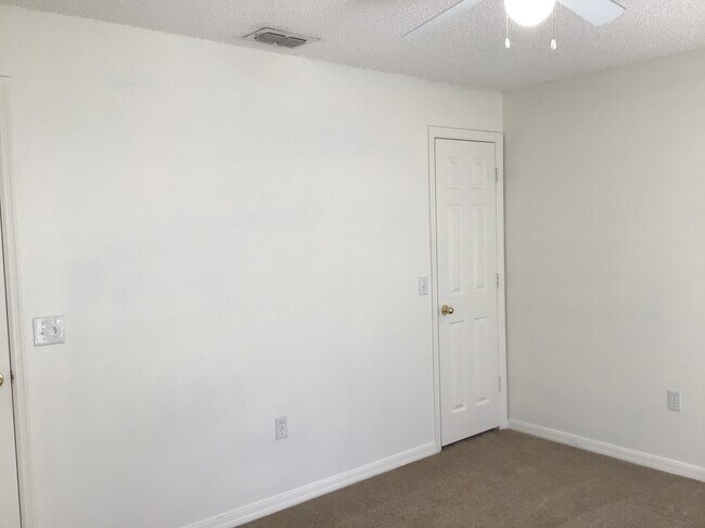 Building Photo - 16019 Horizon Court