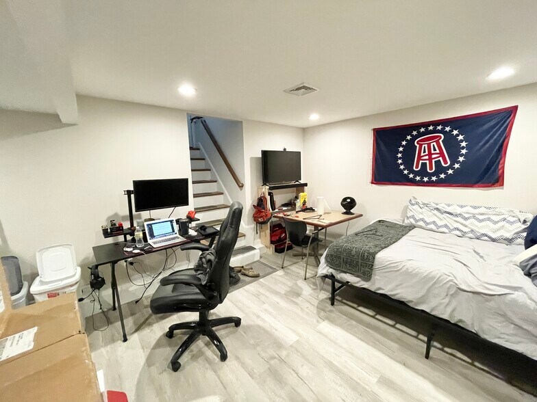 Building Photo - 33 Sumner St