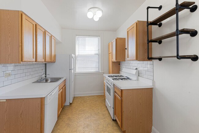 Building Photo - Spacious Lincoln Square