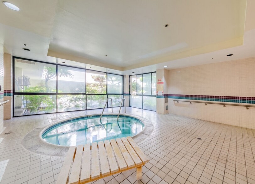 Building Photo - 222 S Central Ave