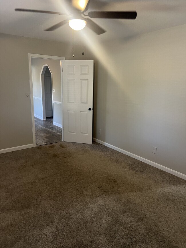 Building Photo - **MOVE-IN SPECIAL** $500 Off of 1st Month's Rent  Charming 3-Bed, 2-Bath Home in Prime Spotsylvan...