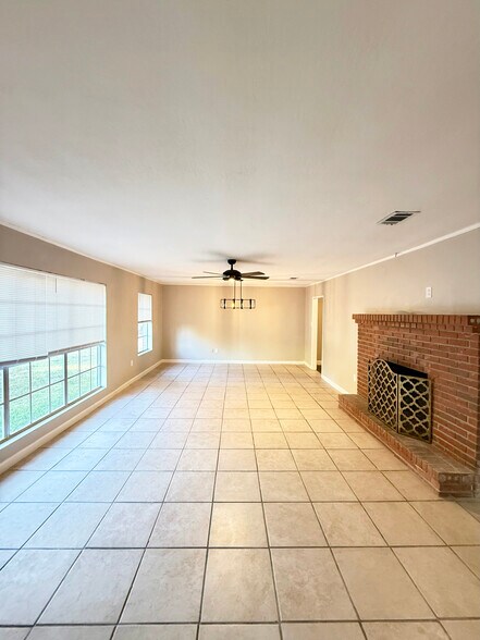 Building Photo - 27 Ford Loop