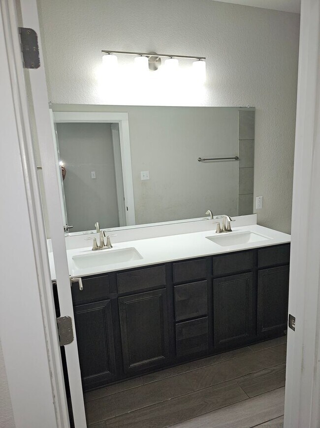 Building Photo - $500 discount for Lease signed in June!