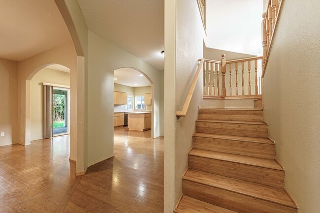 Building Photo - $500 Move In Special  4 Bedroom 2.5 Bath N...