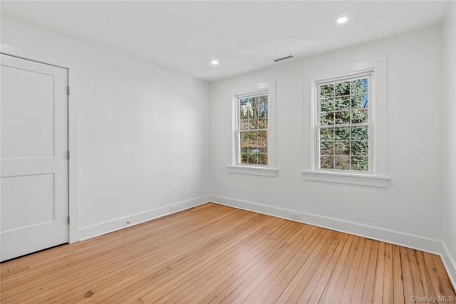 Building Photo - 26 Latimer Ln