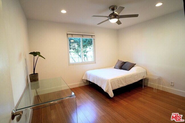 Building Photo - 2016 Euclid St