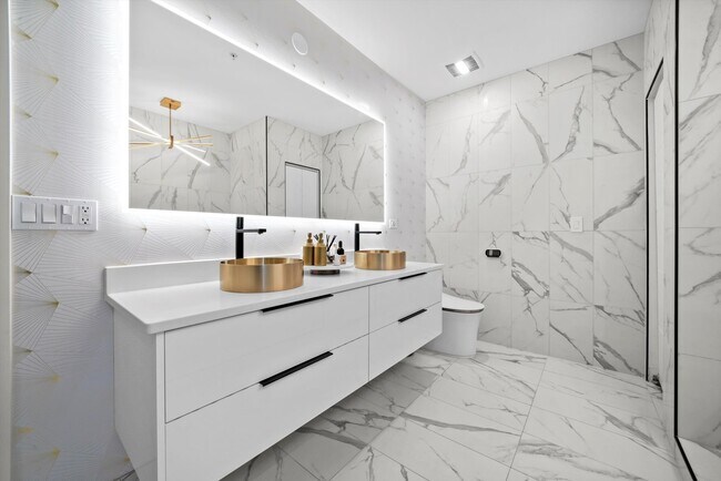 Building Photo - 450 Village Center Dr