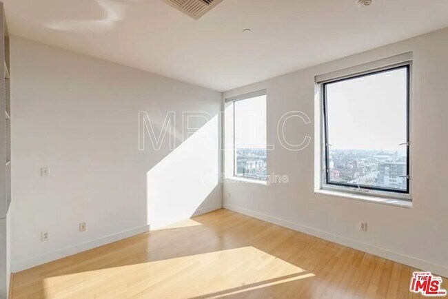 Building Photo - 3810 Wilshire Blvd