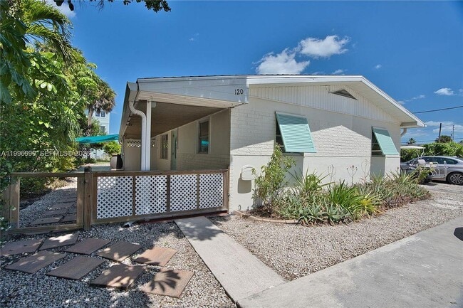 Building Photo - 120 Coquina St