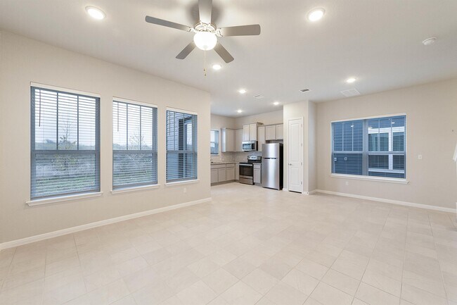 Building Photo - 1015 Vista View Dr