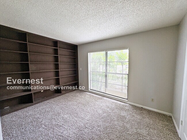 Building Photo - 14714 Oak Vine Dr
