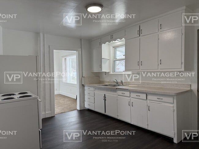 Building Photo - 700 S Baird St