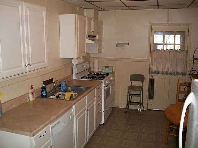 Building Photo - 482 New Dorwart St