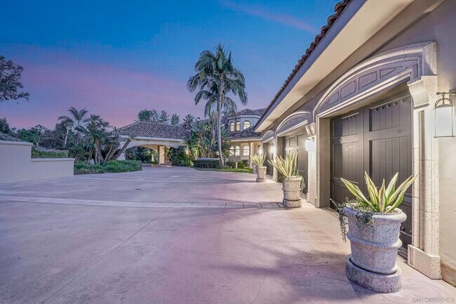 Building Photo - 5305 La Crescenta Rd