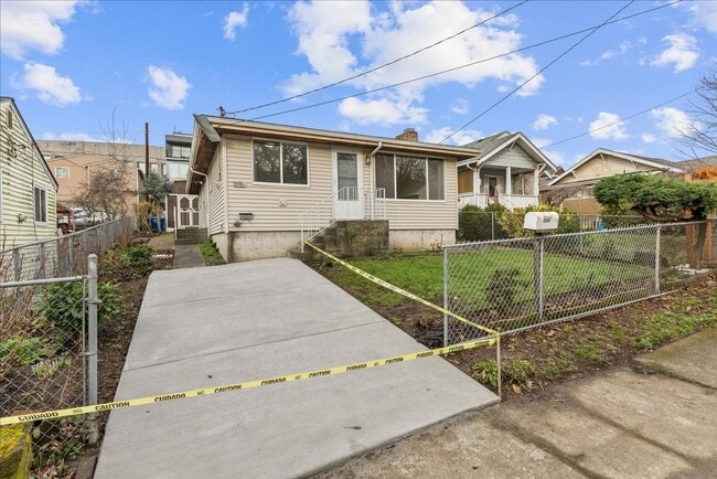 Building Photo - Bright and Updated Beacon Hill Rambler