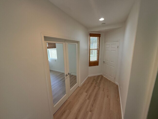 Building Photo - Spacious 3-Bedroom Home in the Andorra Community of Valencia!