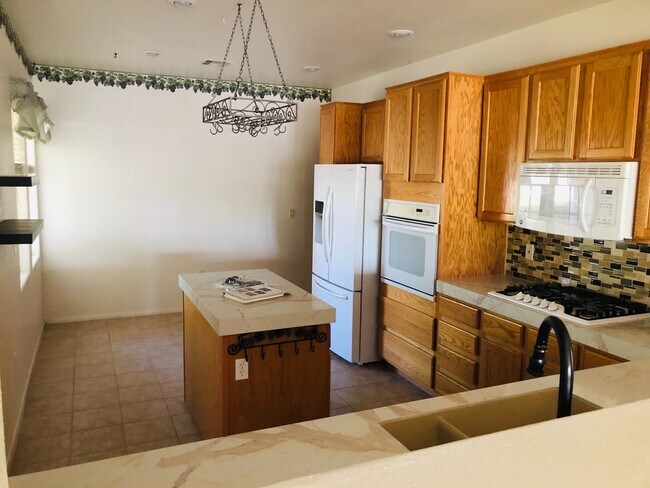 Building Photo - *WONDERFUL SINGLE STORY HOME IN GREEN VALLEY RANCH GATED COMMUNITY!!**