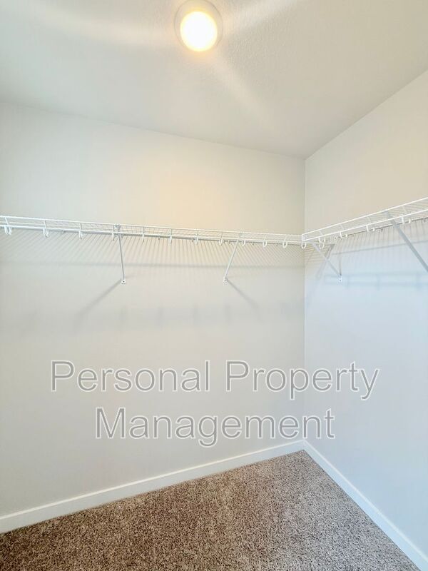 Building Photo - 18010 NE 47th Ave