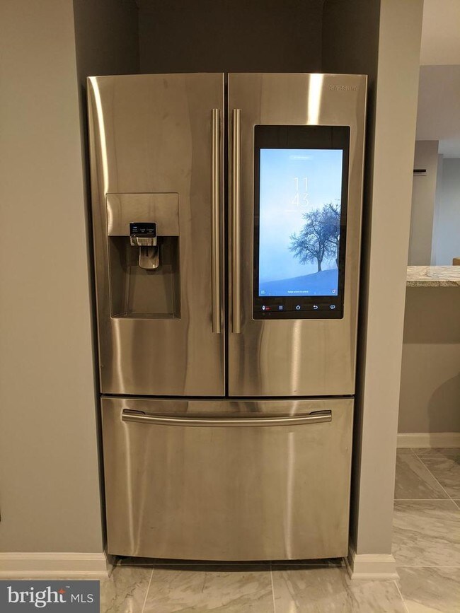 Building Photo - 10 E Lee St