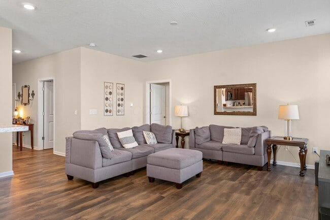 Building Photo - 220 Woodland Sky Dr