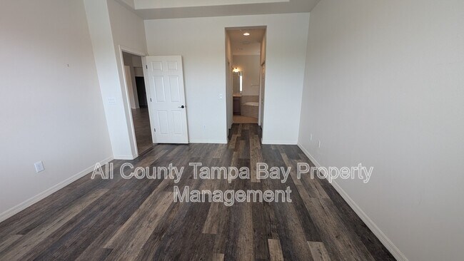 Building Photo - 17449 New Cross Cir