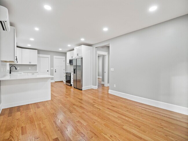 Building Photo - 10 Van Norden St