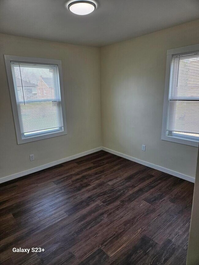 Building Photo - Newly rehabbed home