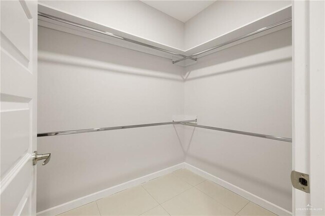 Building Photo - 15 Larkspur Ave