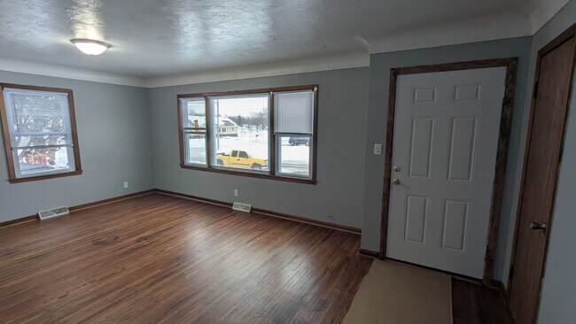 Building Photo - 3 bedroom, 2 bath home in Waterloo