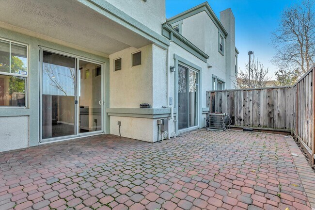 Building Photo - 929 Monarch Cir