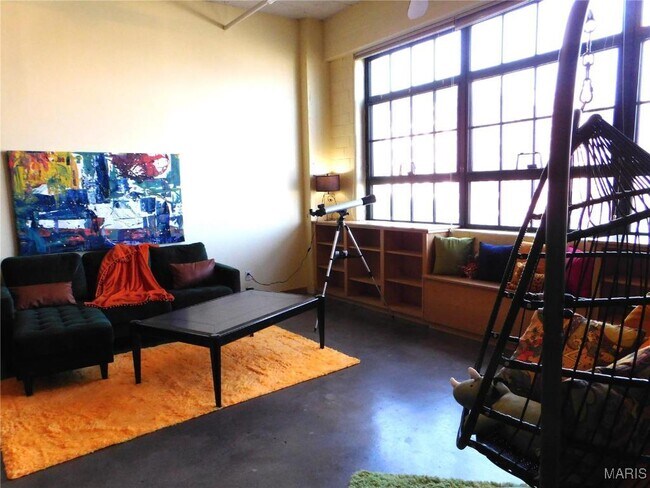 Building Photo - 701 N 15th St