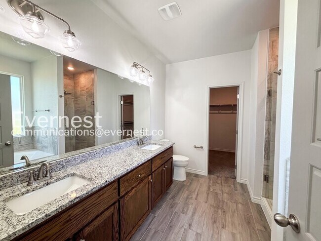 Building Photo - 842 Freedom Cir