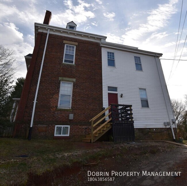 Building Photo - HUGE 2 Bed - HIGH CEILINGS & NATURAL LIGHT