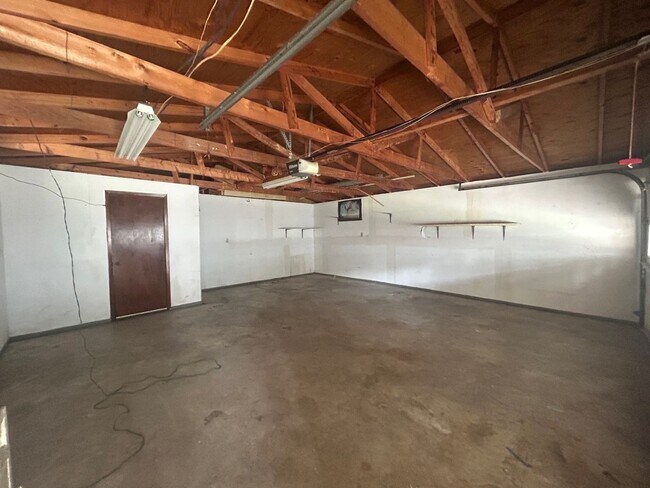 Building Photo - Charming 4 Bed, 3 Bath Home + Bonus 1 Bed/1 Bath Casita!