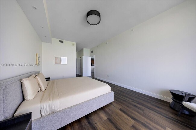 Building Photo - 7901 Hispanola Ave