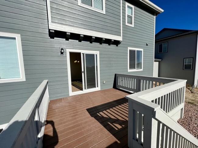 Building Photo - Gorgeous newer built 3 bedroom home in Mer...