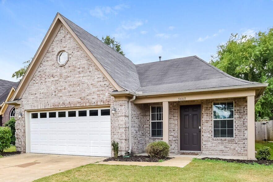 Building Photo - 9889 Southern Oak Way